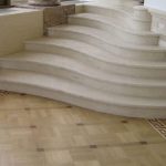 Лестница из керамогранита в интерьере