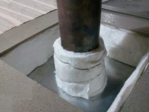 Дымоход, обмотанный минватой